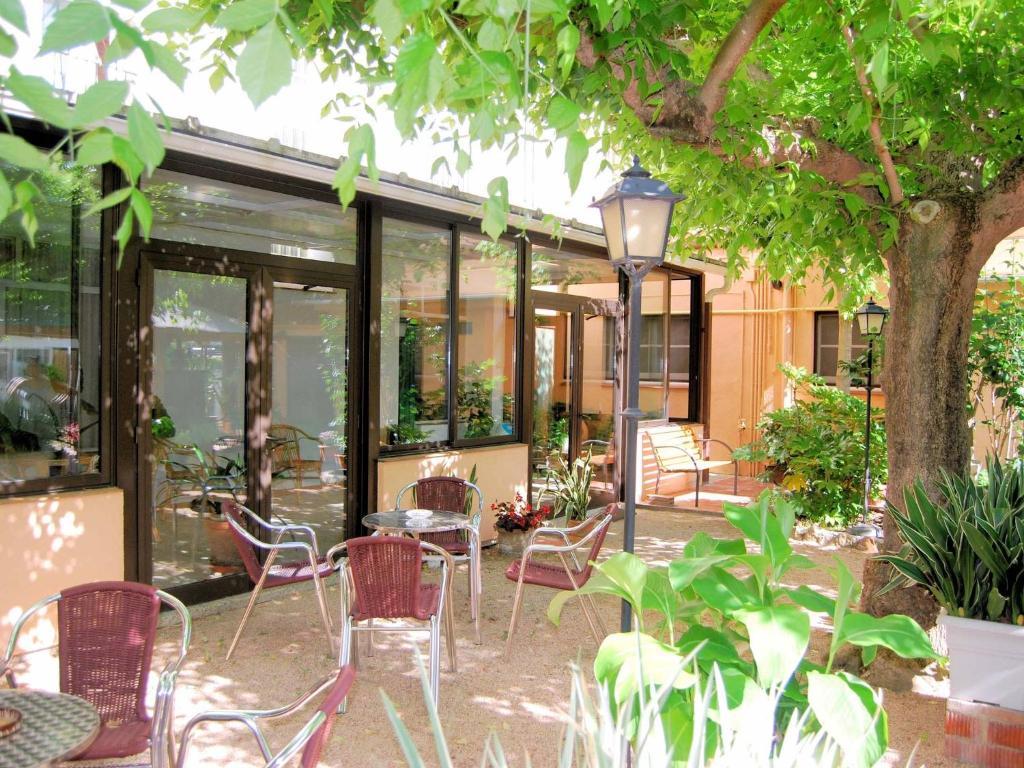 Hostal Fabrellas Caldes de Malavella Dış mekan fotoğraf