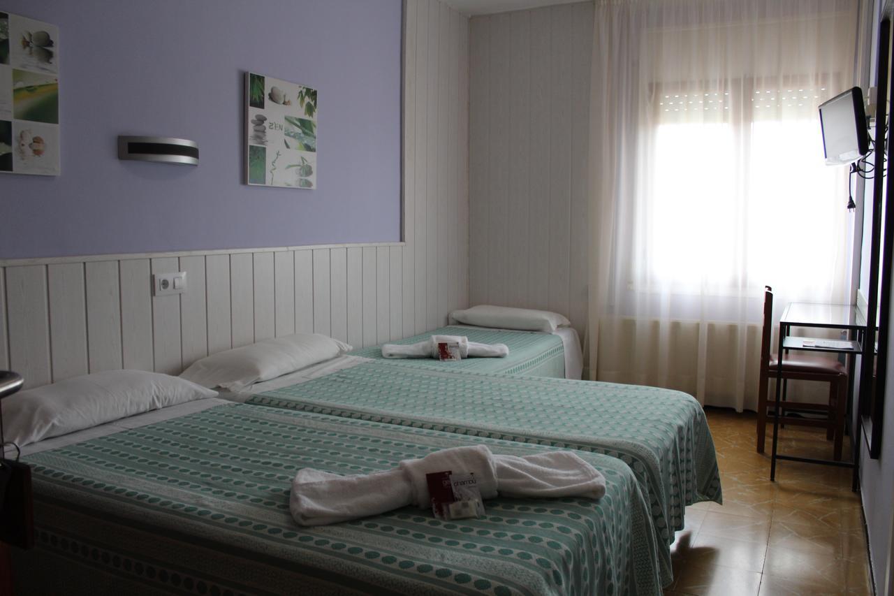 Hostal Fabrellas Caldes de Malavella Dış mekan fotoğraf