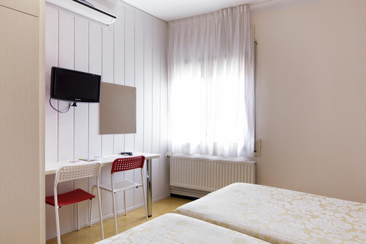 Hostal Fabrellas Caldes de Malavella Dış mekan fotoğraf