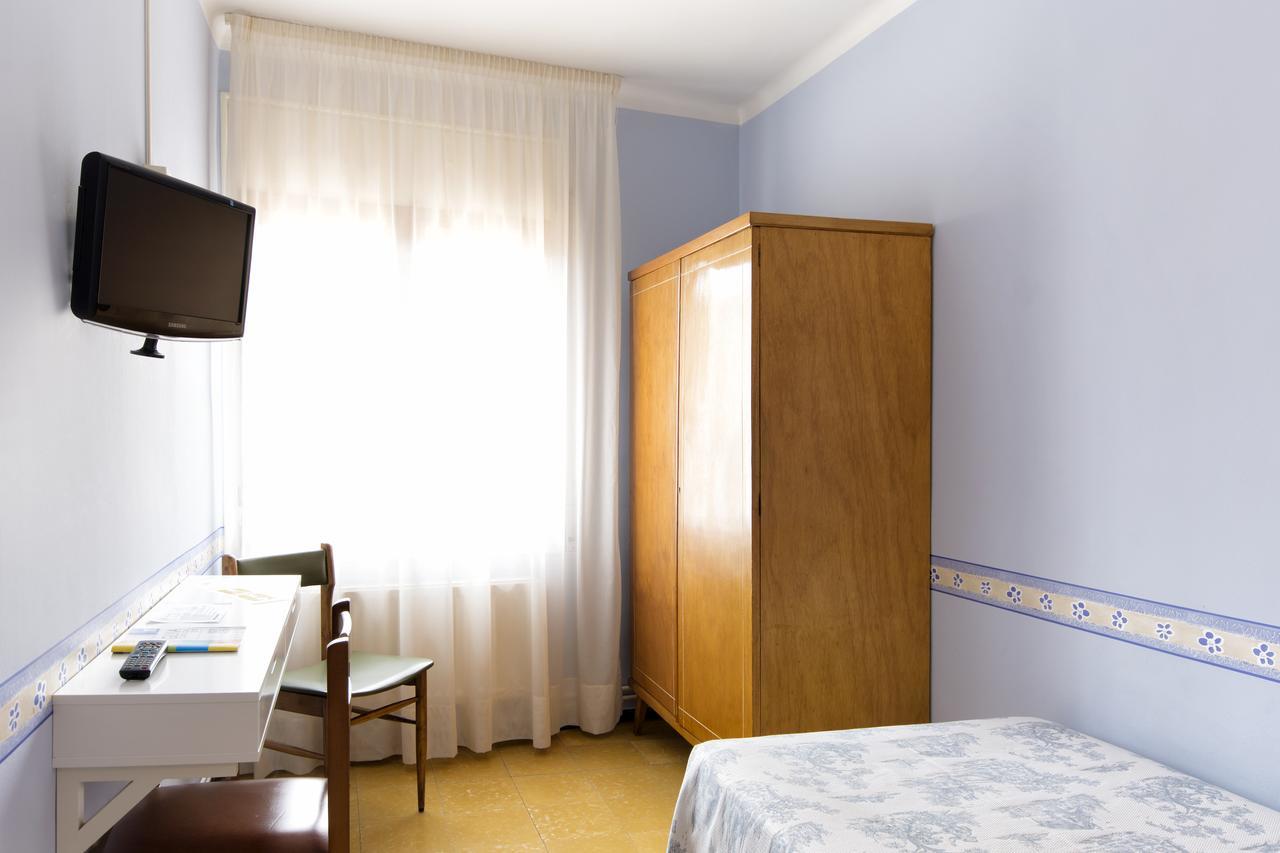 Hostal Fabrellas Caldes de Malavella Dış mekan fotoğraf