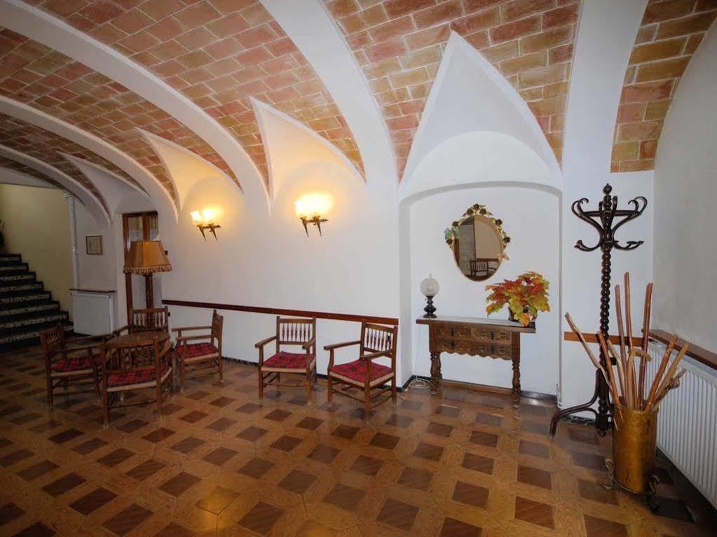 Hostal Fabrellas Caldes de Malavella Dış mekan fotoğraf