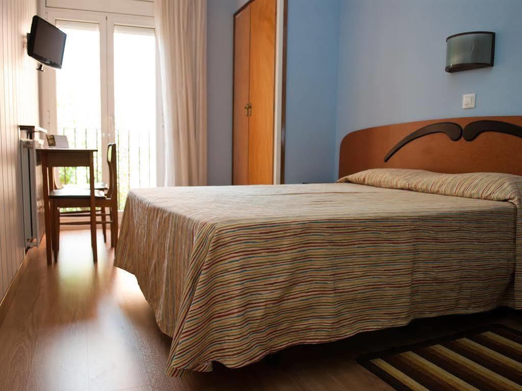 Hostal Fabrellas Caldes de Malavella Dış mekan fotoğraf